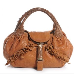 🤤FENDI SPYBAG Nappa Wisteria floral appliq…